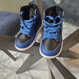 Sneakners Air Jordan blue Marina retro 1 sneakners size 6c toddlers